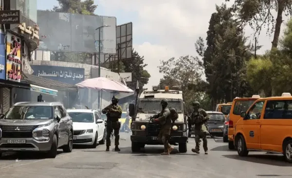 الجيش يشن حملـة اعتقـالات واسعـة في الضفـة