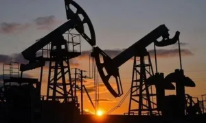 أسعار النفط تتجاوز الـ 100 دولار للبرميل مع تصاعد التوترات في البحر الأحمر