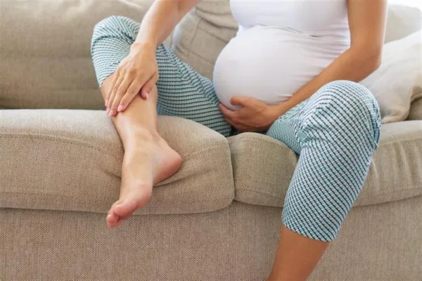 كيف تخففين من تورم قدميك خلال الحمل؟