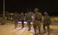 حملة اعتقالات ومداهمات واسعة بالضفة والقدس: 18 معتقلاً وتحويل منازل لثكنات للتحقيق الميداني