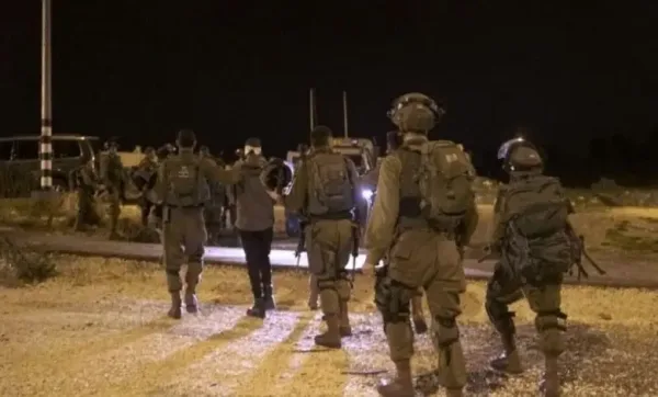 حملة اعتقالات ومداهمات واسعة بالضفة والقدس: 18 معتقلاً وتحويل منازل لثكنات للتحقيق الميداني