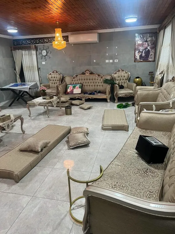 الجيش يقتحم منزل الوزير مؤيد شعبان ويهدده ويخضعه للاستجواب