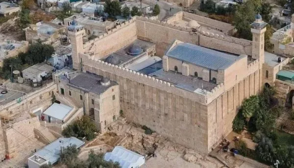 الجيش يغلق الحرم الإبراهيمي ويمنع الوصول إليه بحجة الأعياد اليهودية