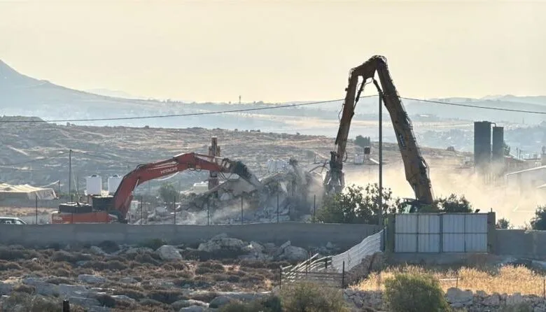 الجيش يُكثف سياسة الهدم في الضفة.. هدم منزل في بيت لحم و40 منشأة شرق جنين