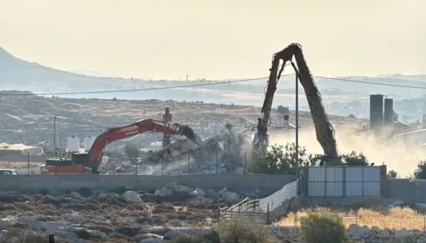 الجيش يُكثف سياسة الهدم في الضفة.. هدم منزل في بيت لحم و40 منشأة شرق جنين