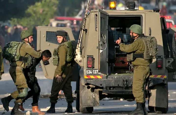 حظر تجوال واعتقالات تطال 22 مواطناً في الضفة والقدس.. والصحافة في المرمى
