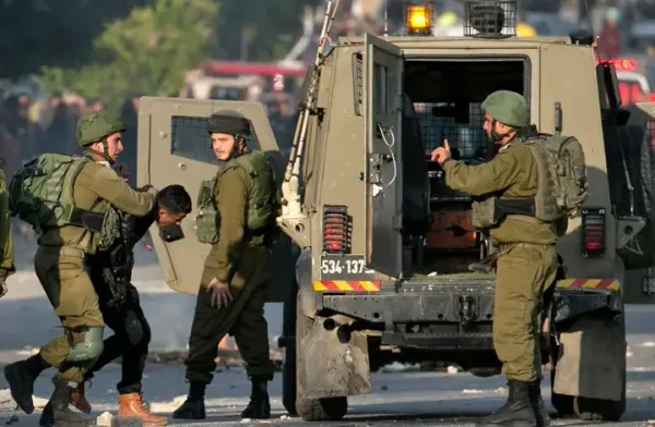 حظر تجوال واعتقالات تطال 22 مواطناً في الضفة والقدس.. والصحافة في المرمى