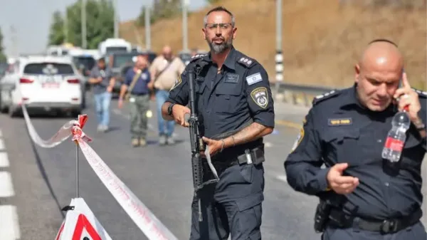 القناة 14 الإسرائيلية: مصاب بعملية دهس غرب رام الله نجل سفير إسرائيل لدى واشنطن