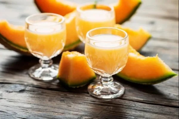 عصير البطيخ الأصفر بالروزماري