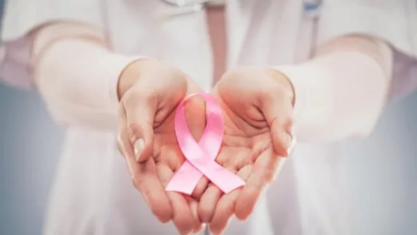 فحص سرطان الثدي بين الوهم والحقيقة.. 5 معتقدات خاطئة قد تكلفك الكثير