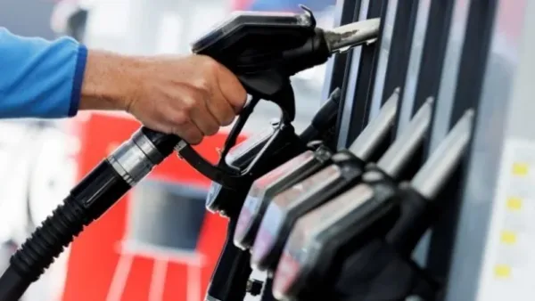 السراحنة: تراجع الطلب على المحروقات بنسبة 25% بسبب ارتفاعه