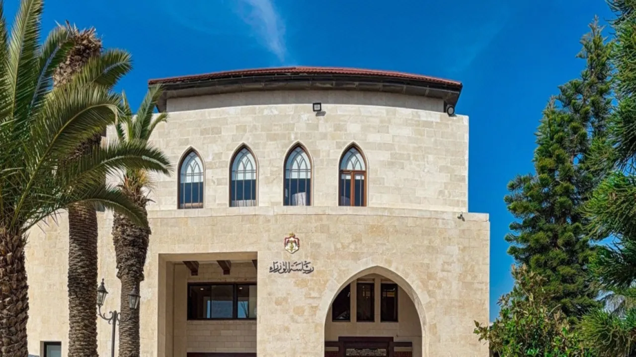 البطاينة أمينا عاما لوزارة الإدارة المحلية والمجالي أمينا عاما لوزارة السياحة