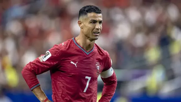 الركراكي: البرتغاليون لا يقدرون رونالدو مثل ميسي
