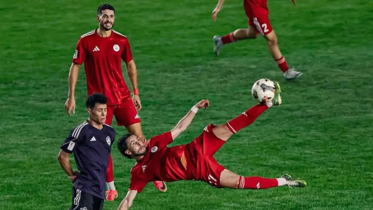 مقصة من خارج منطقة الجزاء .. لاعب تونسي يسجل هدفا يستحق (بوشكاش)