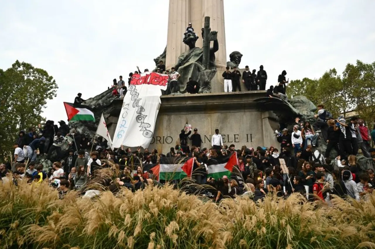 على غرار فرنسا .. آلاف الطلبة يتظاهرون بإيطاليا احتجاجا على أوضاع المدارس وقانون التعليم الجديد