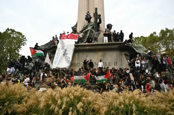 على غرار فرنسا .. آلاف الطلبة يتظاهرون بإيطاليا احتجاجا على أوضاع المدارس وقانون التعليم الجديد