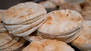 هل يجب أن تتوقف عن تناول الخبز الأبيض والأرز؟.. خبراء يوضحون