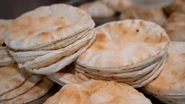 هل يجب أن تتوقف عن تناول الخبز الأبيض والأرز؟.. خبراء يوضحون