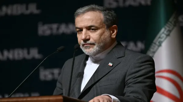وزير الخارجية الإيراني: نتنياهو يجر الولايات المتحدة إلى حرب جديدة لتجنب السجن