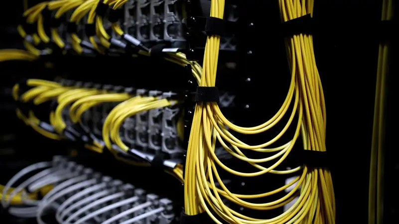 "مايكروسوفت" تنسحب من صفقة مركز بيانات في بريطانيا مع "إن سكيل"
