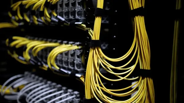 "مايكروسوفت" تنسحب من صفقة مركز بيانات في بريطانيا مع "إن سكيل"