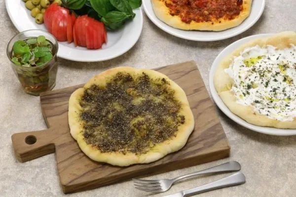مناقيش بخبز الطابون