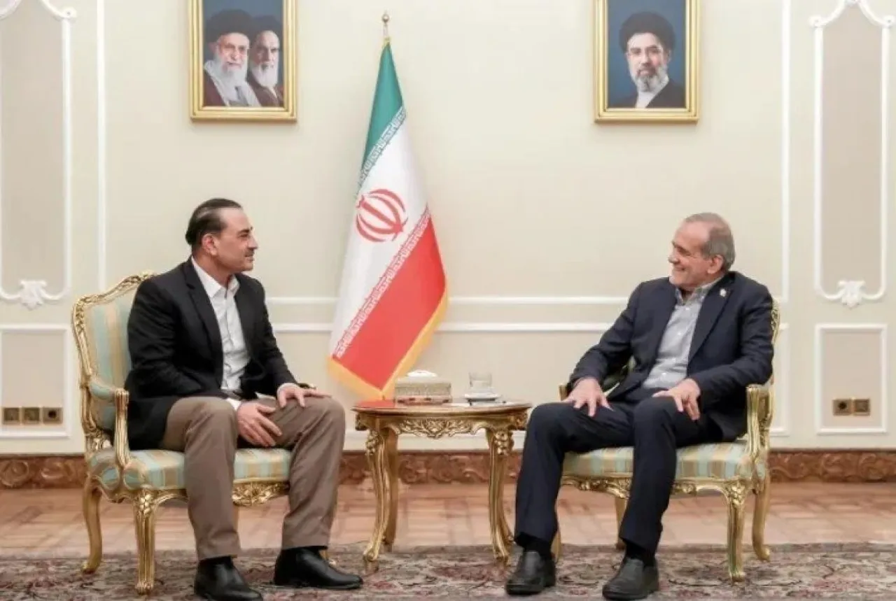 قائد الجيش الباكستاني إلى طهران الثلاثاء لدفع جهود الوساطة