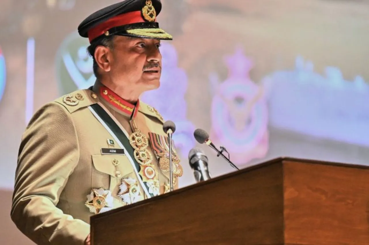 قائد الجيش الباكستاني يزور طهران