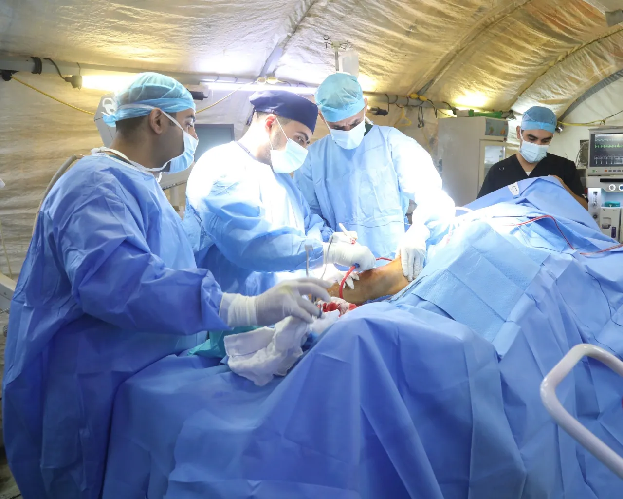 أطباء الأردن في غزة.. تدخلات جراحية نوعية لإنقاذ المصابين