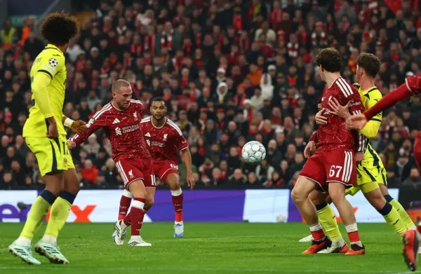ليفربول يحول تأخره بهدفين إلى فوز مثير على فياريال