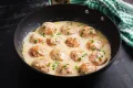 كرات اللحم السويسرية بصلصة الفطر