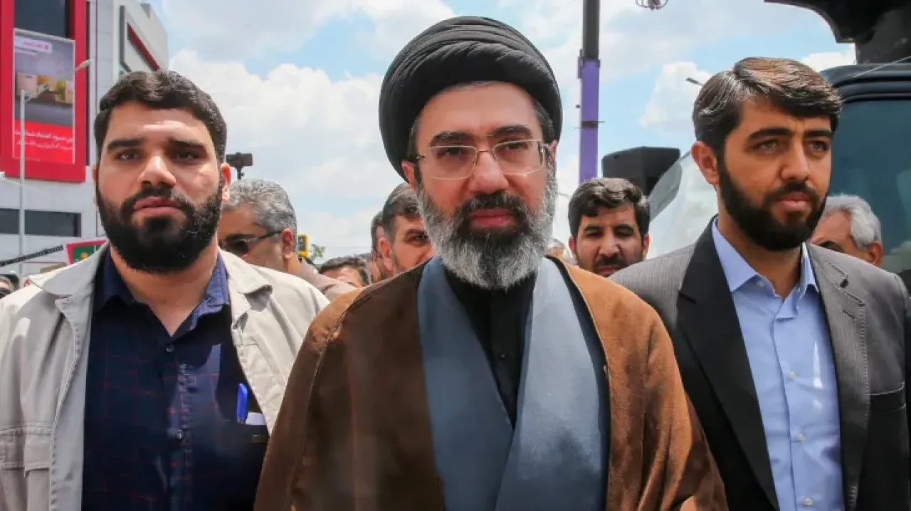 هددت برد مضاعف.. إيران تتوقع غزوا بريا أمريكيا وتتحسب لاغتيال المرشد الجديد