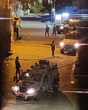 إصابة عدد من المواطنين بينهم أطفال خلال اقتحام بلدة حلحول