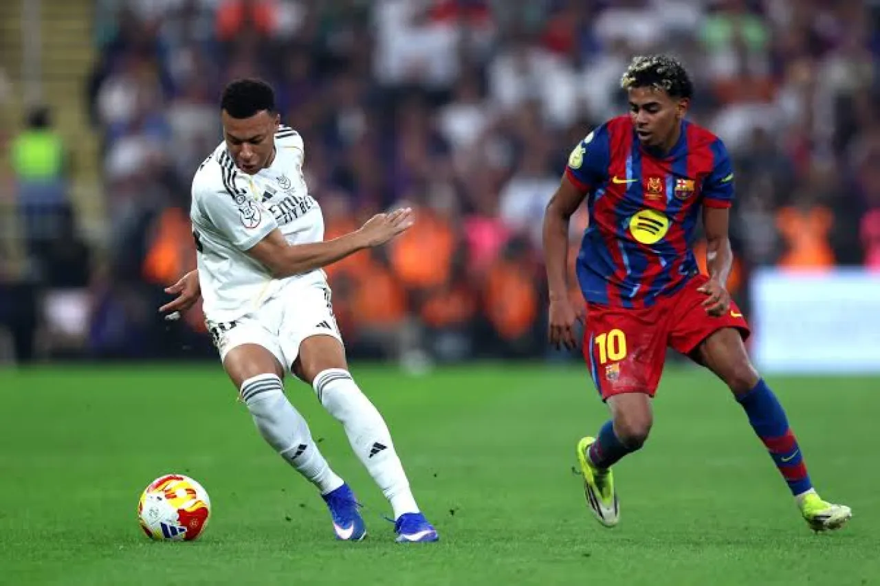 الملكي الريال يسحق برشلونة على ملعبه ويحسم كلاسيكو الأرض