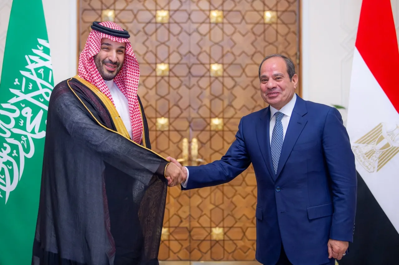 العراق.. إعفاء رئيس المخابرات ومذكرة قبض بحق رئيس مجلس ميسان