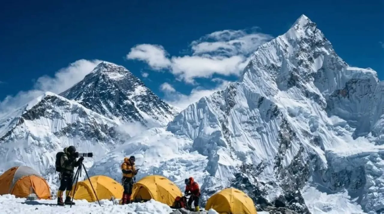 جبل غامض يتحدى البشر.. لماذا تظل قمته محرّمة على المتسلقين إلى الأبد؟