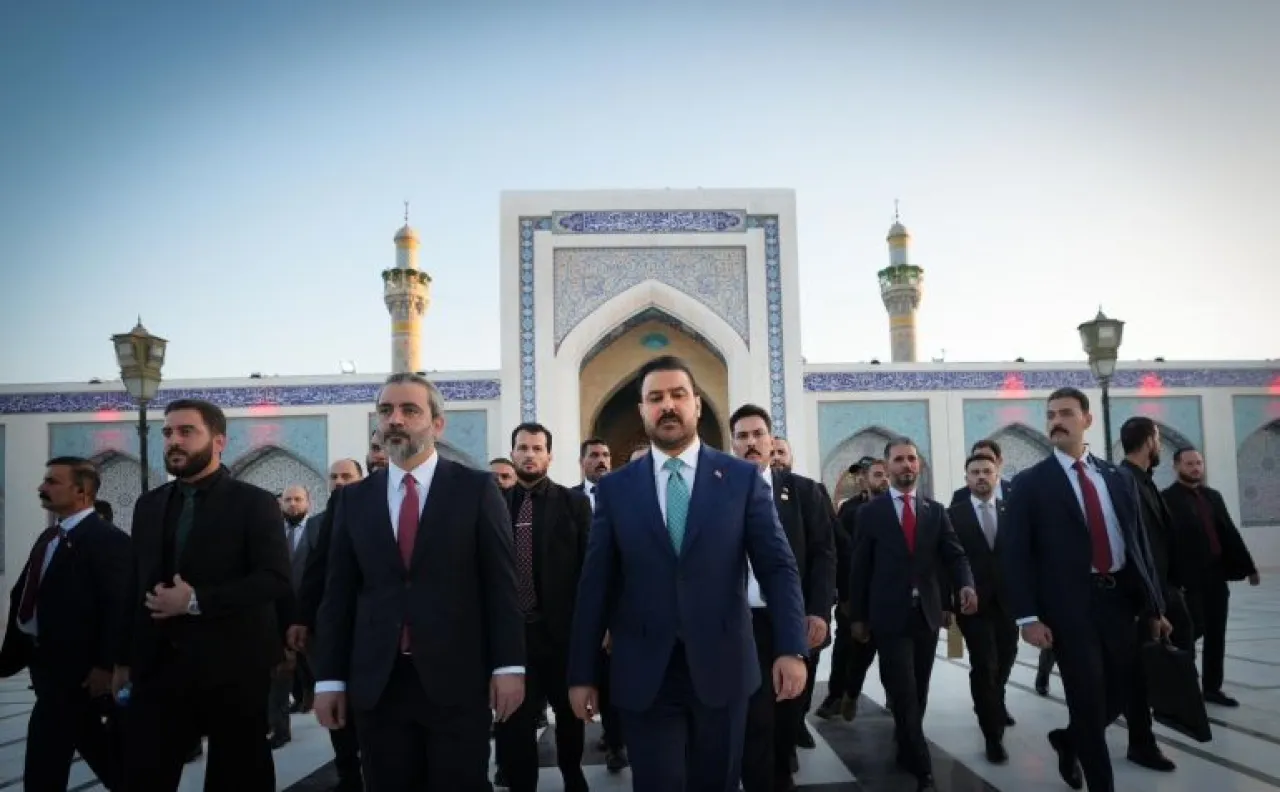 رئيس الوزراء العراقي يتبرع بـ10 ملايين دولار للجامع الأموي ومرقد السيدة زينب بدمشق