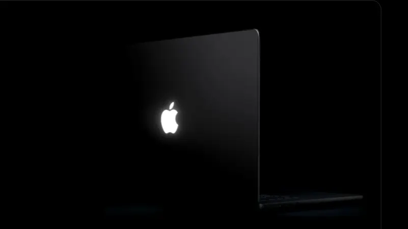 "أبل" تعيد شعار التفاحة المضيء إلى MacBook Pro بعد غياب دام عقداً