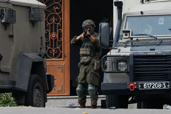 الاحتلال الإسرائيلي يواصل عدوانه على الخليل ويجبر عائلات جديدة على النزوح لليوم الثامن