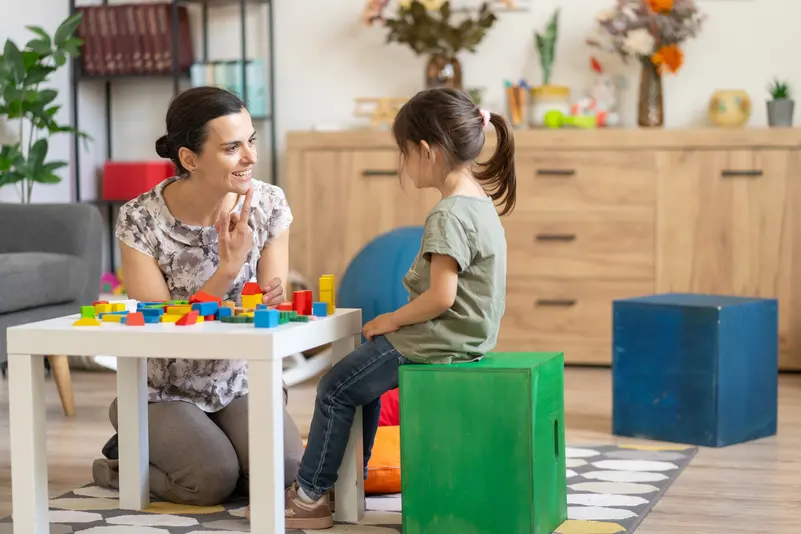 علماء يكشفون.. أدمغة الأطفال المصابين بالتوحد تتعرف إلى الوجوه بطريقة مختلفة