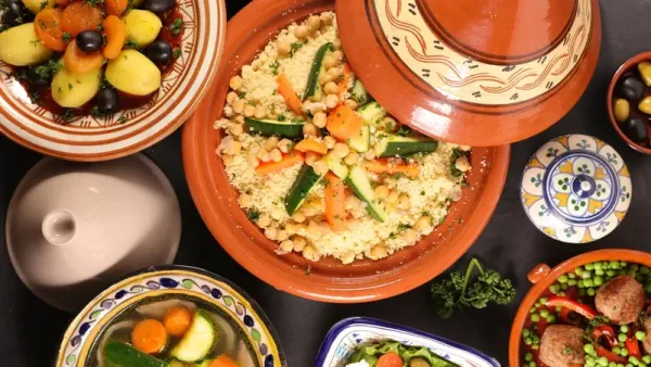 المطبخ الجزائري يطرق أبواب اليابان.. صلصة تربك عشاق السوشي وتفتح شهيتهم وفضولهم